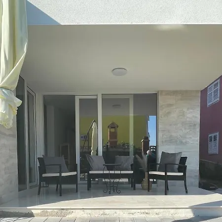 Regina Rex With Swimming Pool Apartment