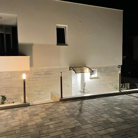 Apartment Regina Rex With Swimming Pool Jezera