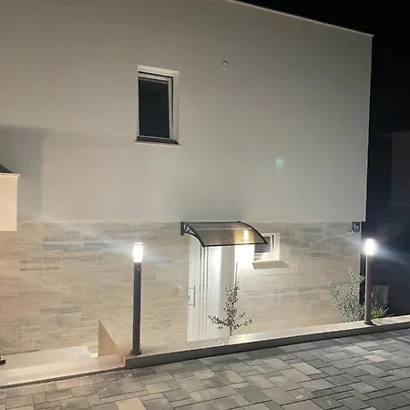 Regina Rex With Swimming Pool Jezera