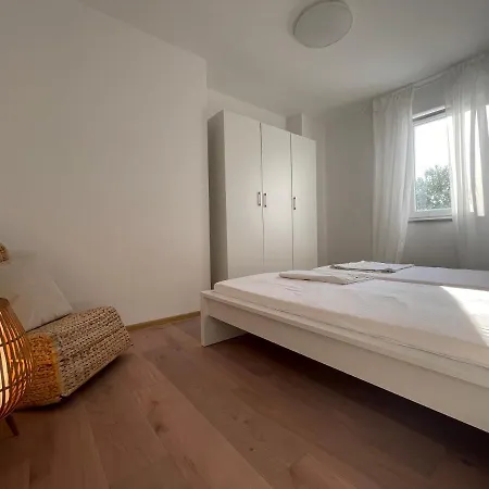 Regina Rex With Swimming Pool Lejlighed Jezera