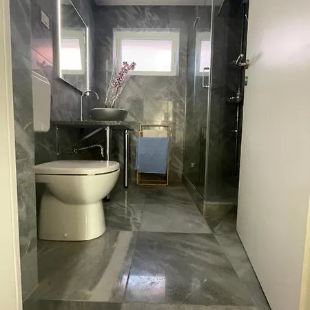 Regina Rex With Swimming Pool Jezera