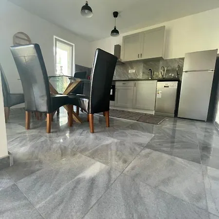 Apartment Regina Rex With Swimming Pool Jezera