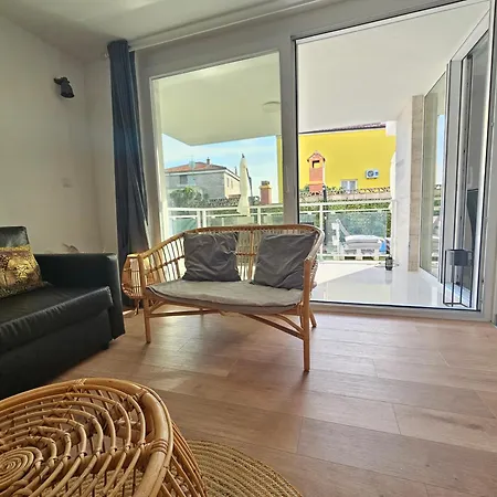 Regina Rex With Swimming Pool