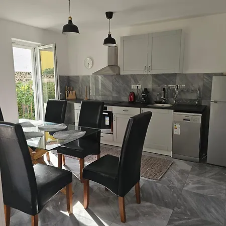 Regina Rex With Swimming Pool Jezera