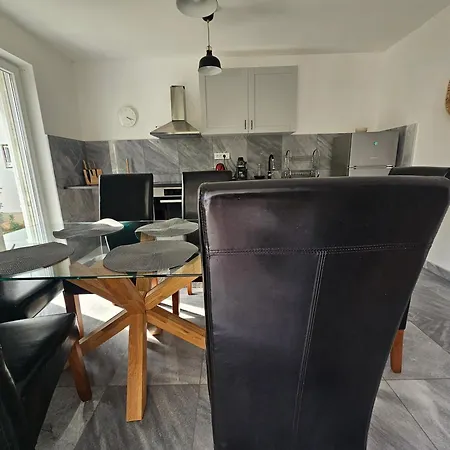 Regina Rex With Swimming Pool Jezera