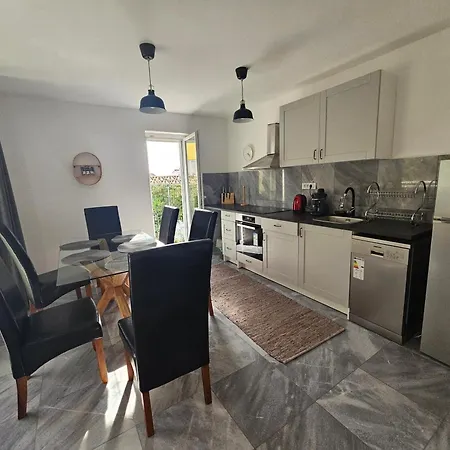 Regina Rex With Swimming Pool