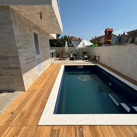 Regina Rex With Swimming Pool Lejlighed Jezera