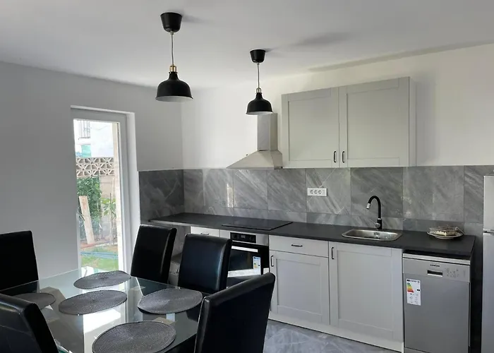 Regina Rex With Swimming Pool *