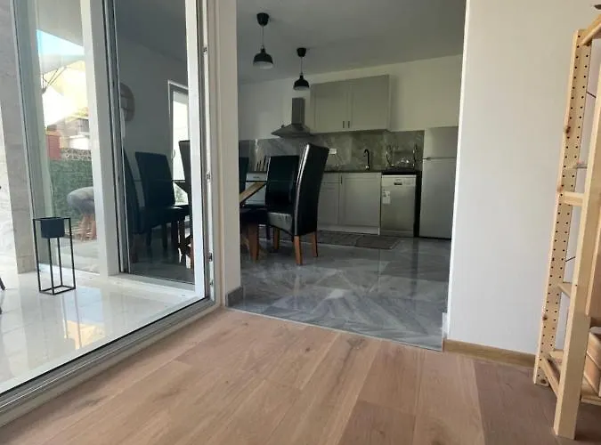 Regina Rex With Swimming Pool *