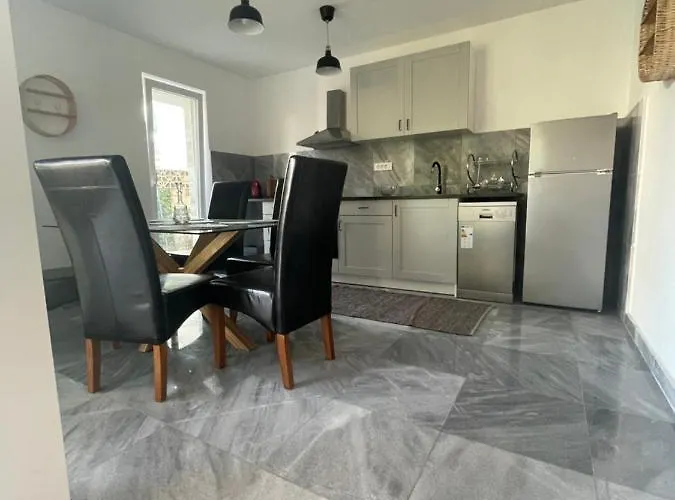 Regina Rex With Swimming Pool Jezera