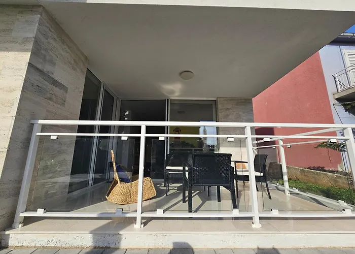 Regina Rex With Swimming Pool Jezera