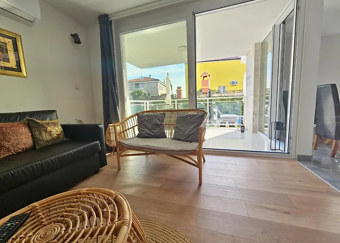 Regina Rex With Swimming Pool