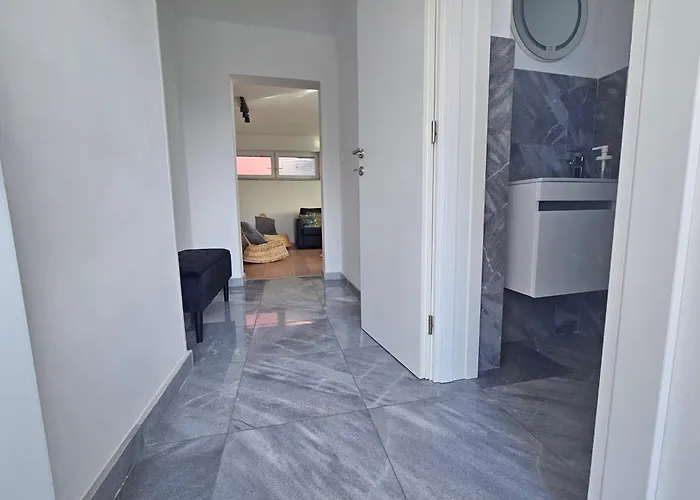 Regina Rex With Swimming Pool Jezera