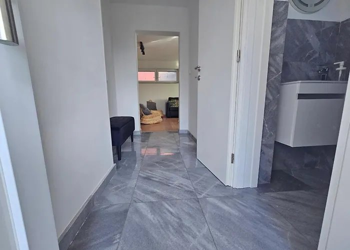 Regina Rex With Swimming Pool Jezera