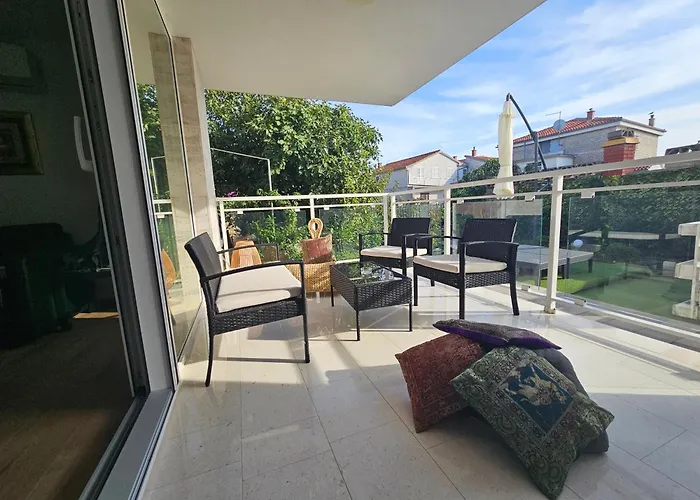 Regina Rex With Swimming Pool