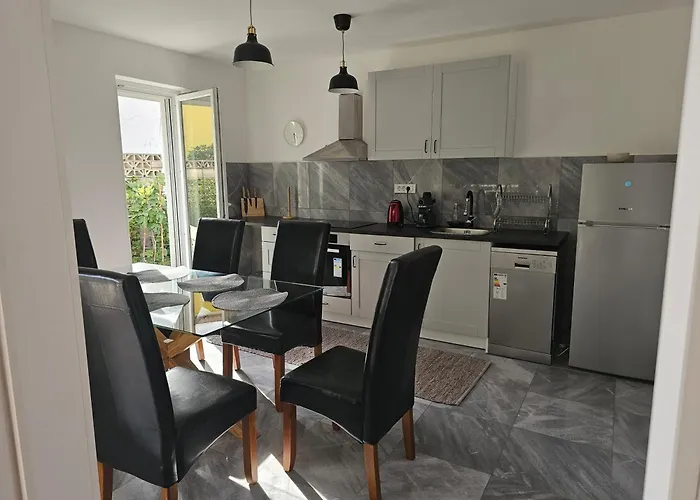 Regina Rex With Swimming Pool Jezera