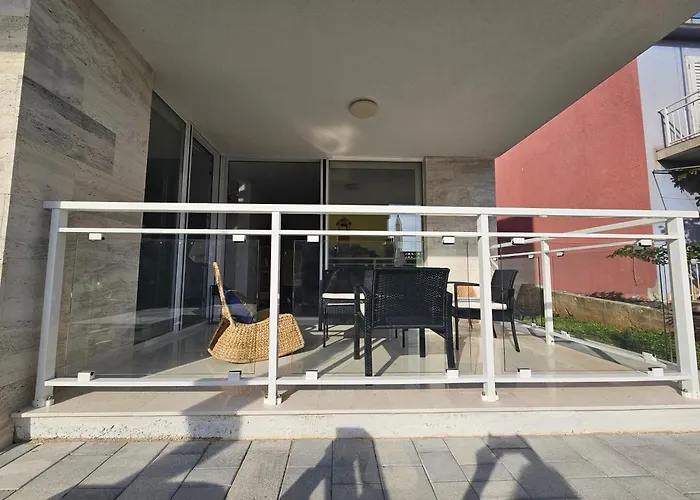 Regina Rex With Swimming Pool