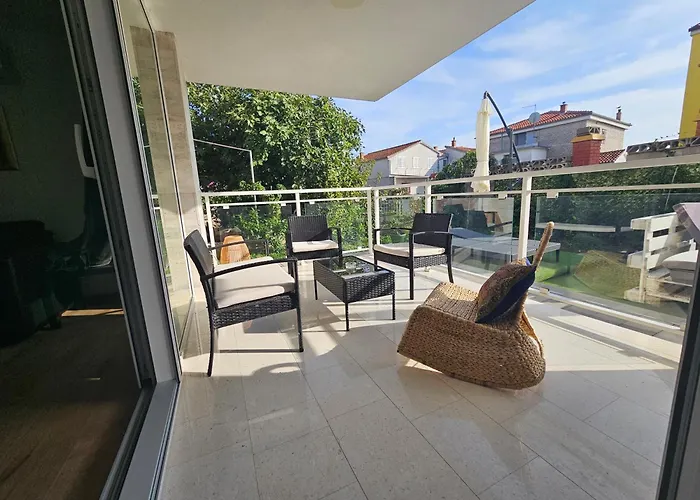 Appartamento Regina Rex With Swimming Pool Jezera